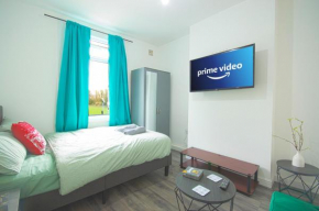 Cosy family home w/Wi-Fi, parking, self check-in